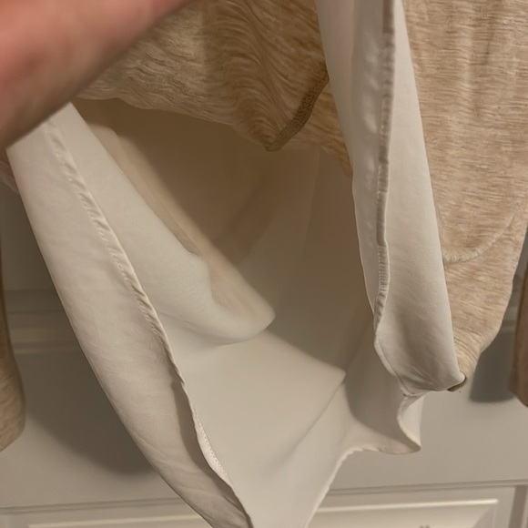 White House Black Market cream‎ with white underlay long sleeve V-neck women’s S - Picture 11 of 13